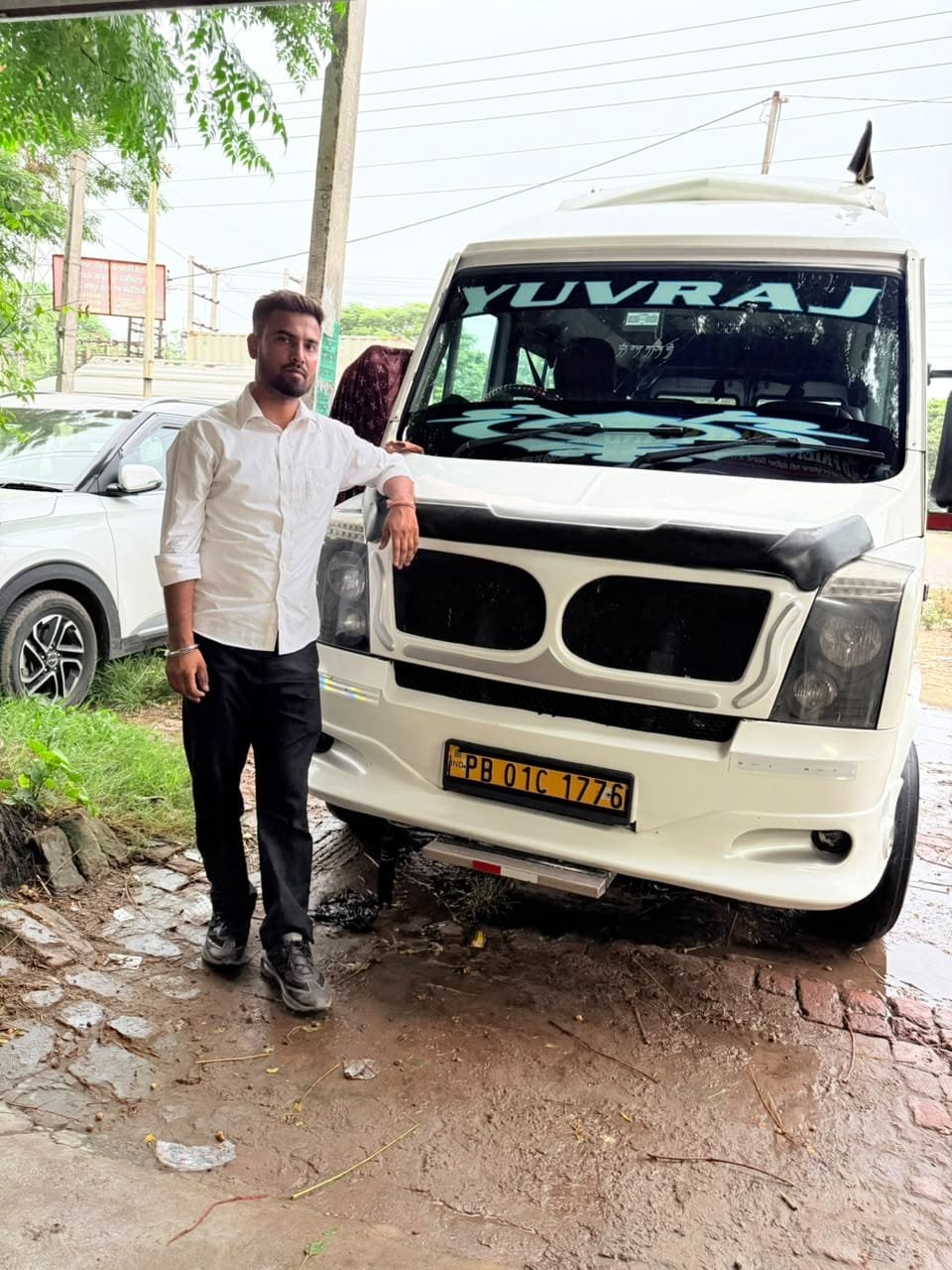Maruti Ertiga operated by Naresh Tour and Travel